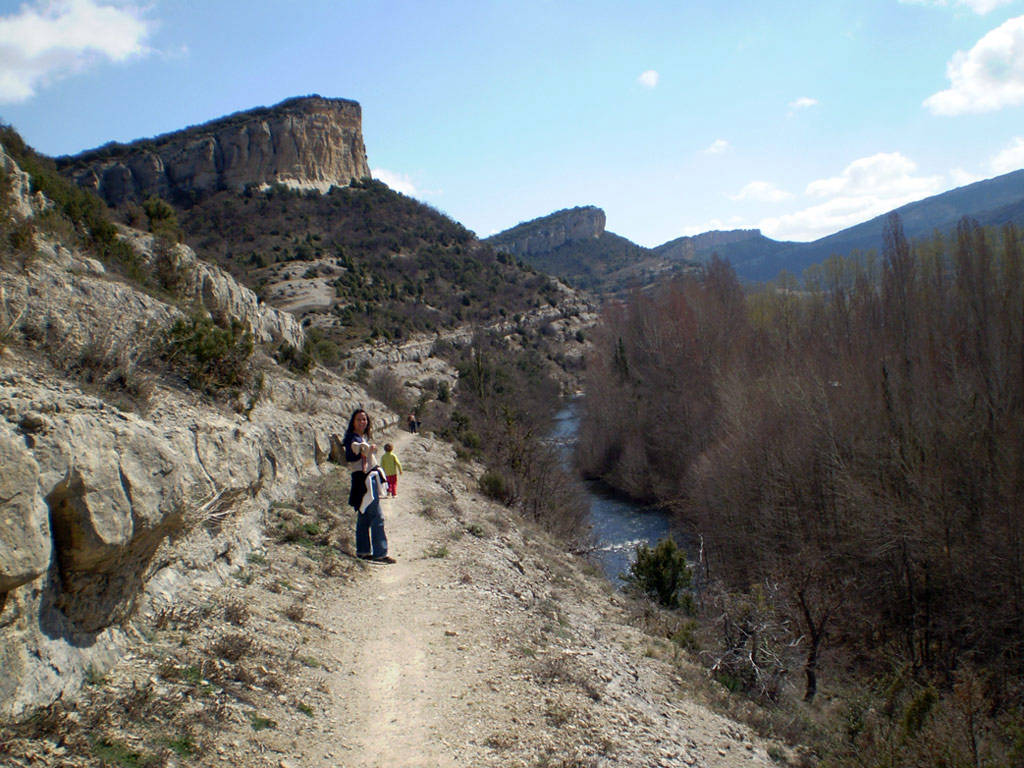 Walking along the GR1 to Puentedey